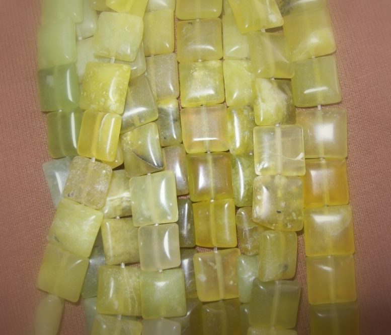 Serpentine flat square bead strand